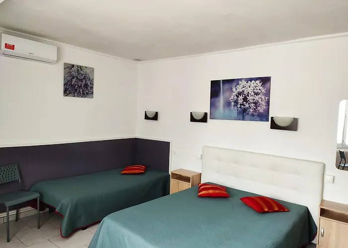 Le Calypso 2* Hyères