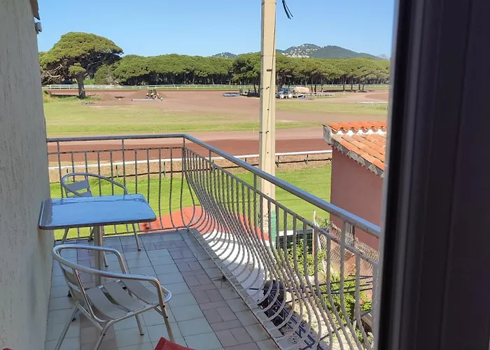 Le Calypso 2* Hyères